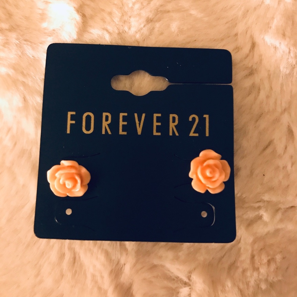 3/$15💎🌹Forever 21 rose studs 🌸